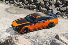 Черно-оранжевый Ford Mustang